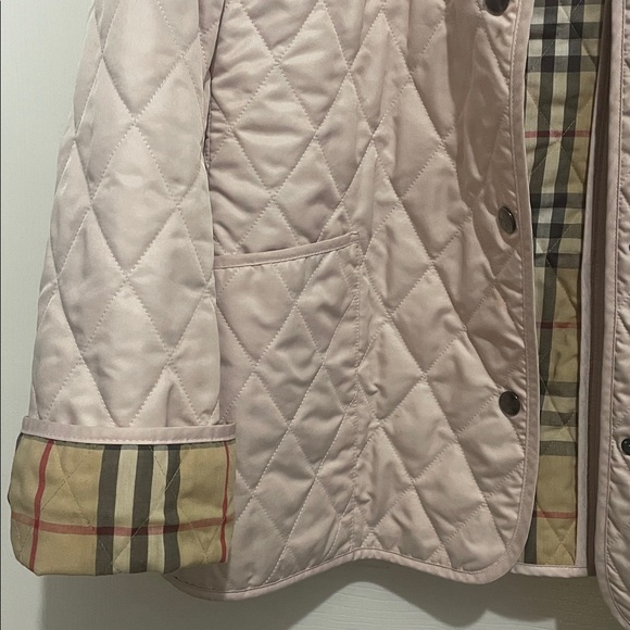 Burberry Blush Quilted Jacket with Check Lining - Picture 8 of 9